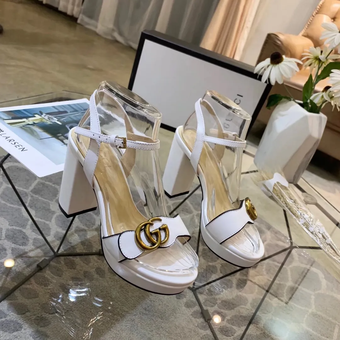 👟👟Ex-factory price 360👟👟 Gucci (GUCCI) official website 1:1 exquisite bronze buckle new summer one-line sandals. The workmanship is great and reassuring. The leather is shiny and tough. Comfortable and super comfortable to walk. It is recommended to meet the actual needs of the public and is easy to control. Fabric: first-layer cowhide. Lining/foot: sheepskin. Rubber outsole. Heel height: 10cm, waterproof platform 2.5cm. Color: gold, light gold, black, white, red. Size: 35-39 (sizes 34, 40, 41 need to be customized). Comes with receipt.